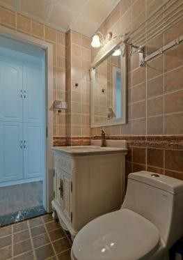 清新田园美式风格70平米公寓卫生间浴室柜装修效果图