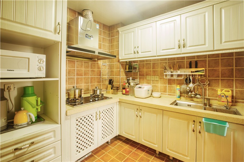 温暖的地中海风格小户型厨房装修效果图