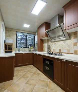 美式自然原始风格110平米复式loft厨房橱柜装修效果图