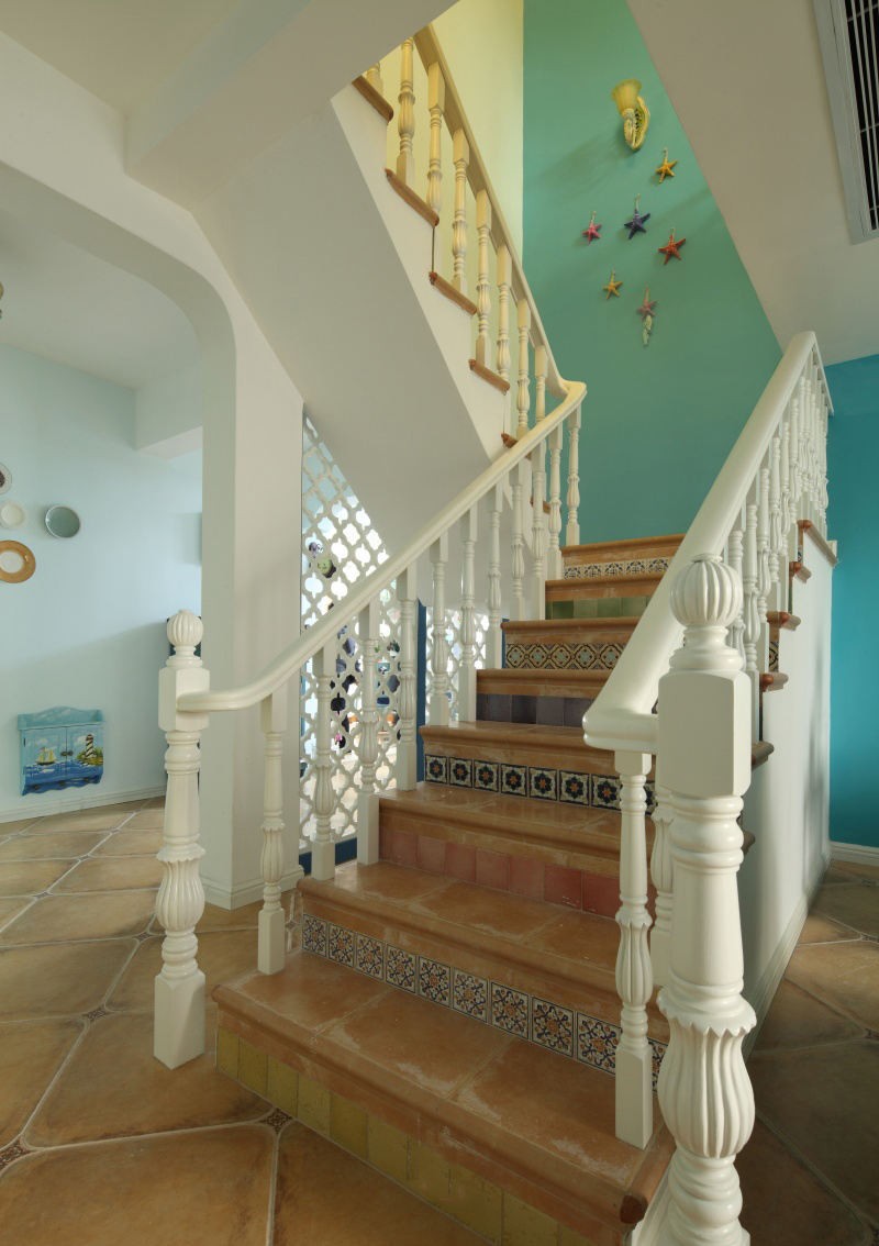 蓝色唯美的地中海风格150平米别墅楼梯装修效果图