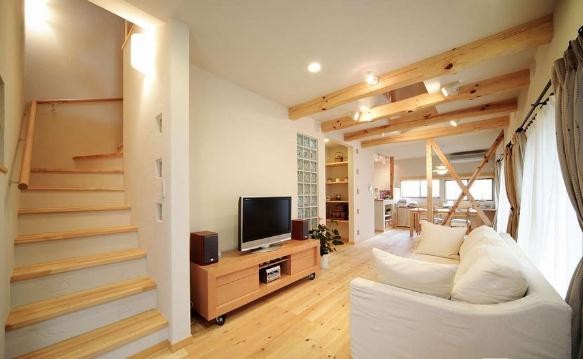 温润舒适的日式风格100平米复式loft客厅楼梯装修效果图