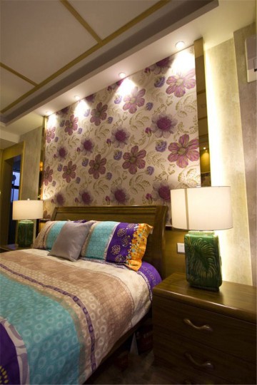 浪漫金色东南亚风格90平米三居室卧室背景墙装修效果图