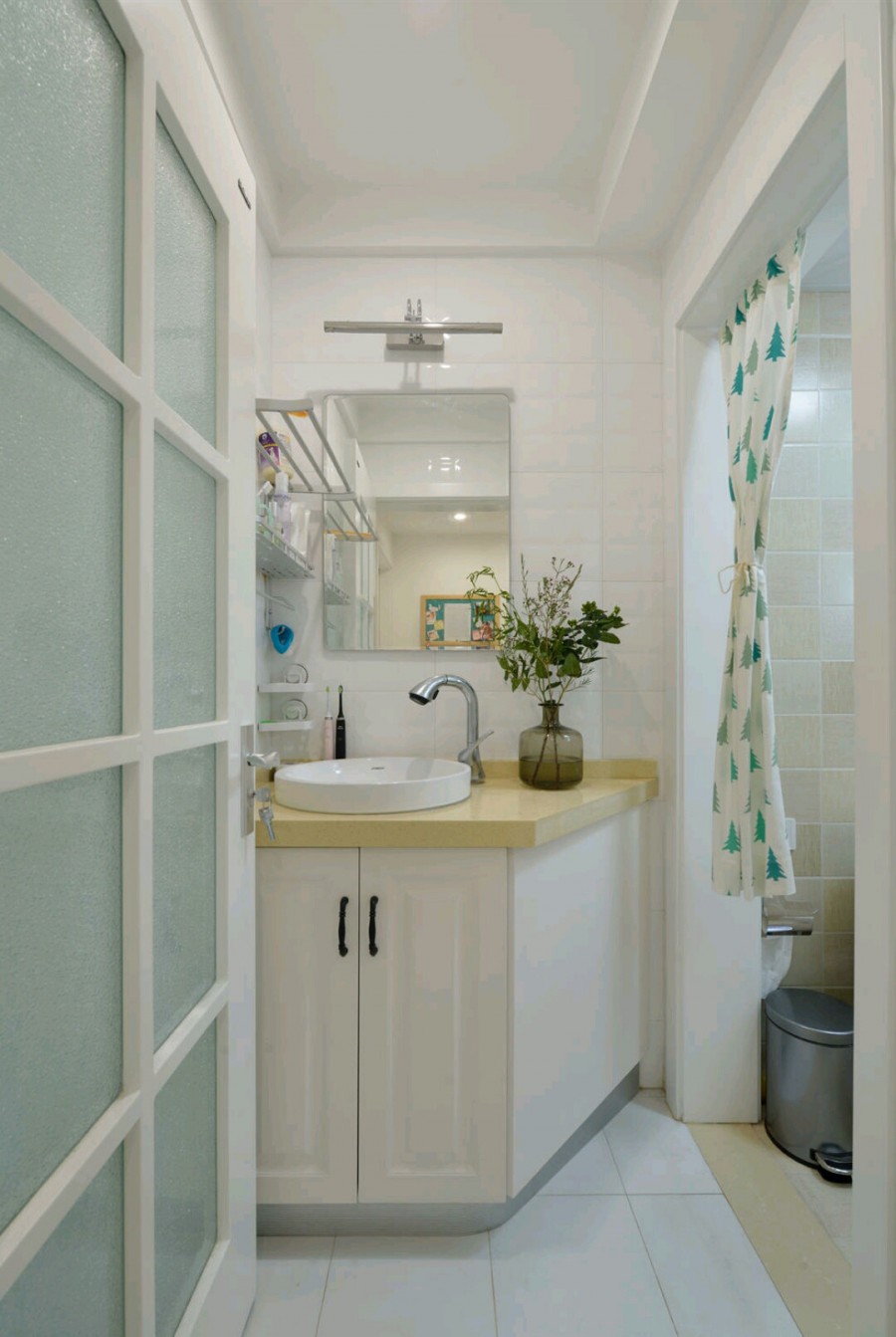 简约的北欧风格小户型浴室柜装修效果图