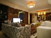 稳重咖系东南亚风格100平米三居室客厅装修效果图