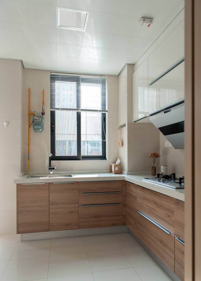 温润柔和现代简约风格90平米三居室厨房橱柜装修效果图