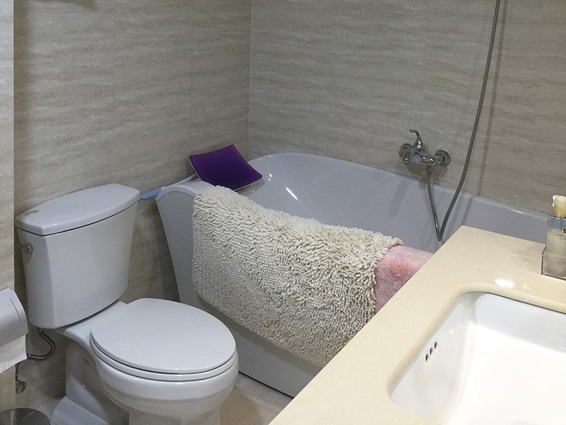 优雅温馨欧式风格70平米公寓卫生间浴室柜装修效果图