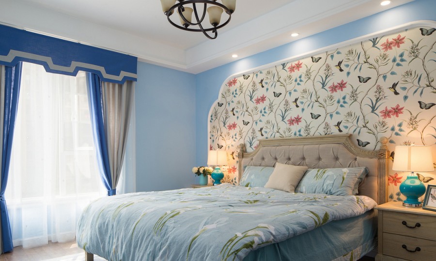 蓝色天空欧式风格80平米二居室卧室背景墙装修效果图