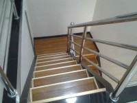 楼梯踏步踢脚线如何安装