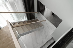 现代简约风格三居室楼梯装修效果图